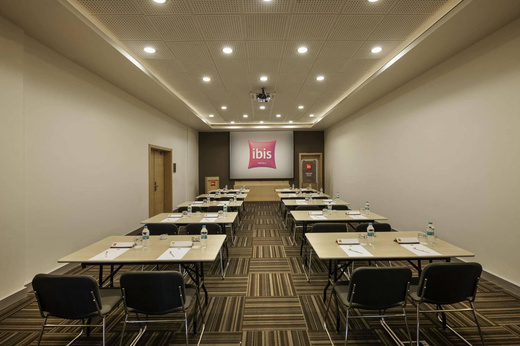 Hotel Ibis Istanbul Esenyurt Extérieur photo